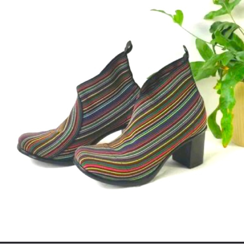 New Elasticized ankle boots